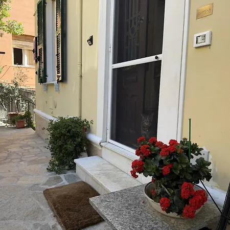 Lejlighed Host4u - Honey's With Balcony And Garden In Center Imperia