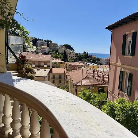 Host4u - Honey's With Balcony And Garden In Center *